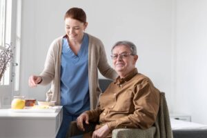 Home Care vs Care Center – Which is Best for Your Aging Parent ?