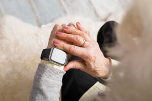 Managing Chronic Conditions at Home: The Role of Smart Tech for Seniors